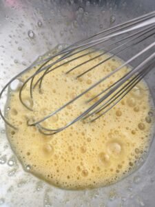 Melange mousseux sucre et oeufs