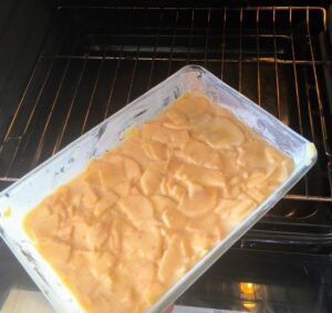 Mise au four du gateau invisble aux pommes pour 40 minutes